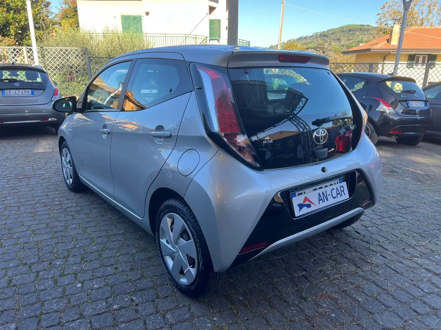 Toyota Aygo 5p 1.0 x-play - Car&Play - Retrocamera - Clima Argent - 2