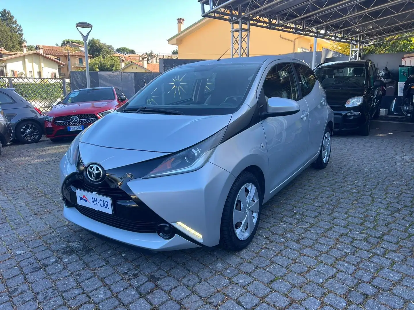 Toyota Aygo 5p 1.0 x-play - Car&Play - Retrocamera - Clima Argent - 1