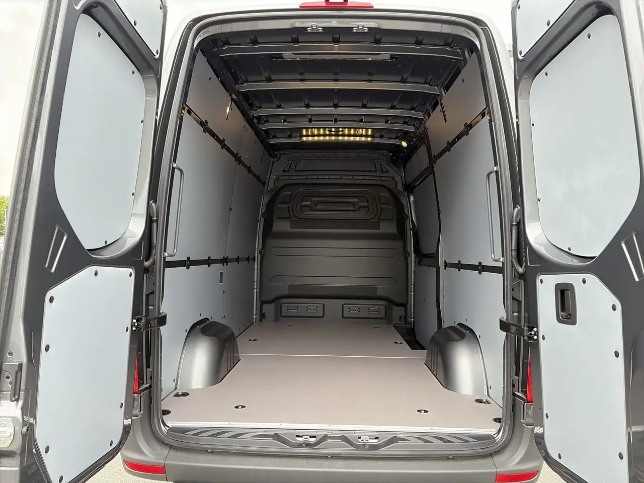 Mercedes-Benz Sprinter снимка Mercedes-Benz Sprinter