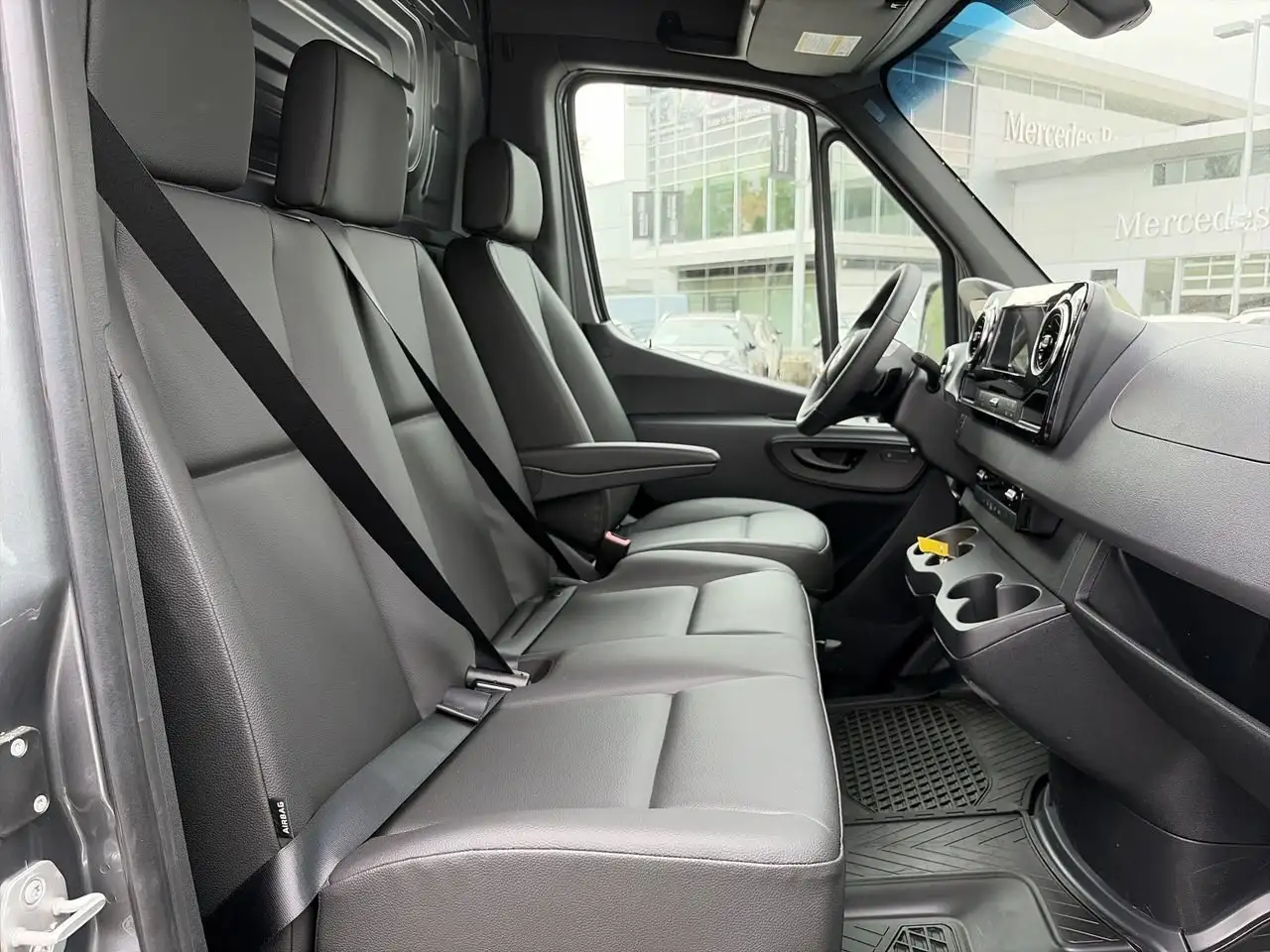 Mercedes-Benz Sprinter снимка Mercedes-Benz Sprinter