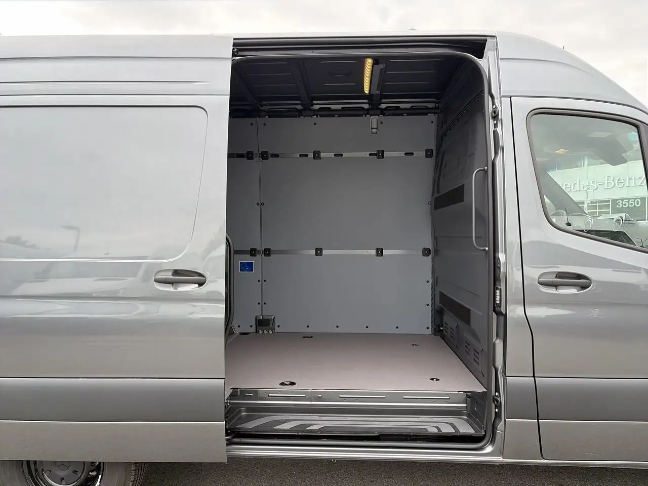 Mercedes-Benz Sprinter снимка Mercedes-Benz Sprinter