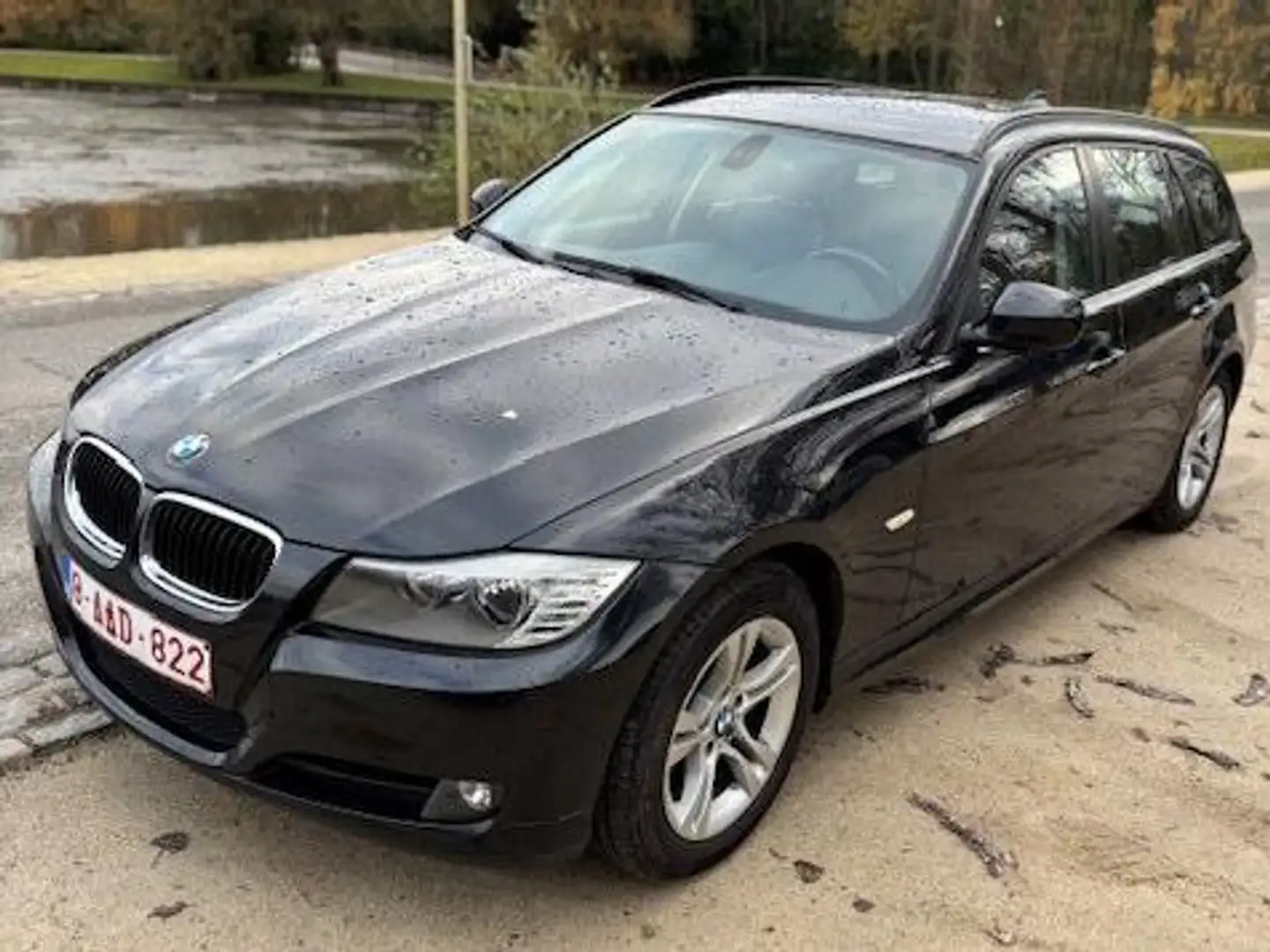 BMW 318 Touring 318d - Freins, pneus et amortisseurs neufs Noir - 2