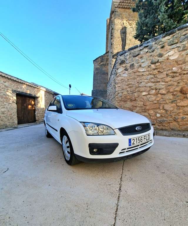 Ford Focus 1.8TDCI Sport - foto 1