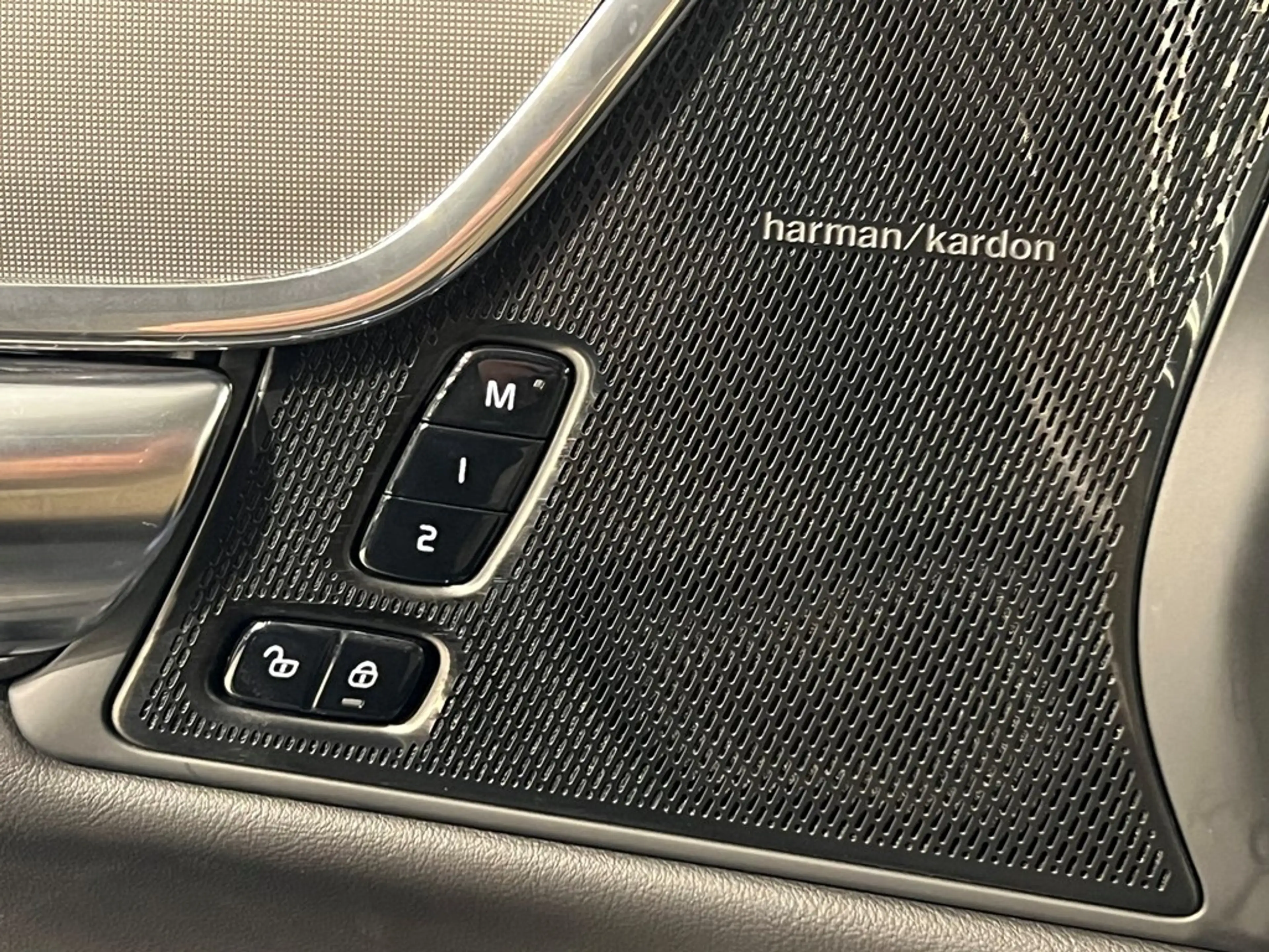 Volvo S90 T8 Recharge Dark Ultimate Long Range — photo 11