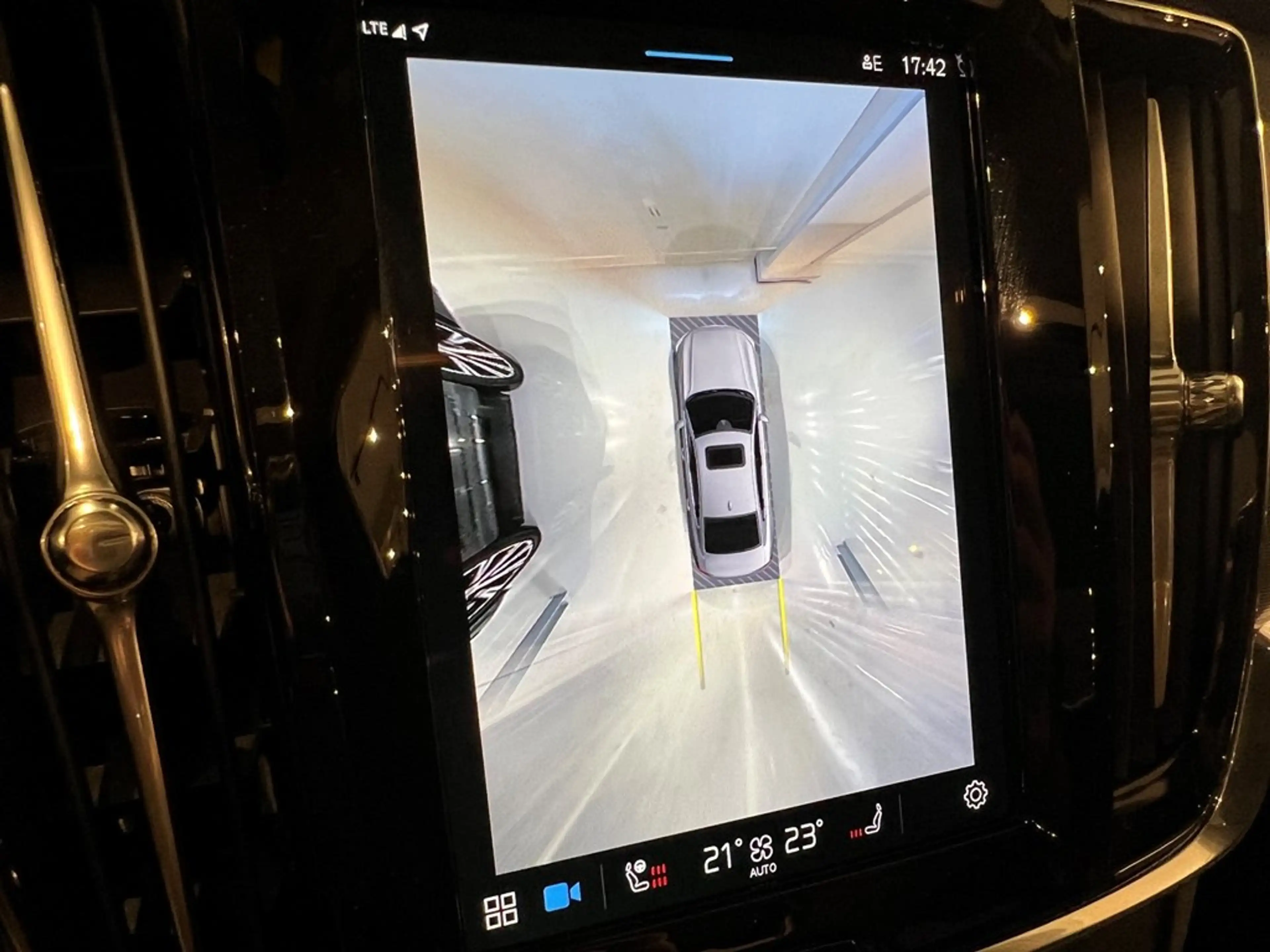 Volvo S90 T8 Recharge Dark Ultimate Long Range — photo 8