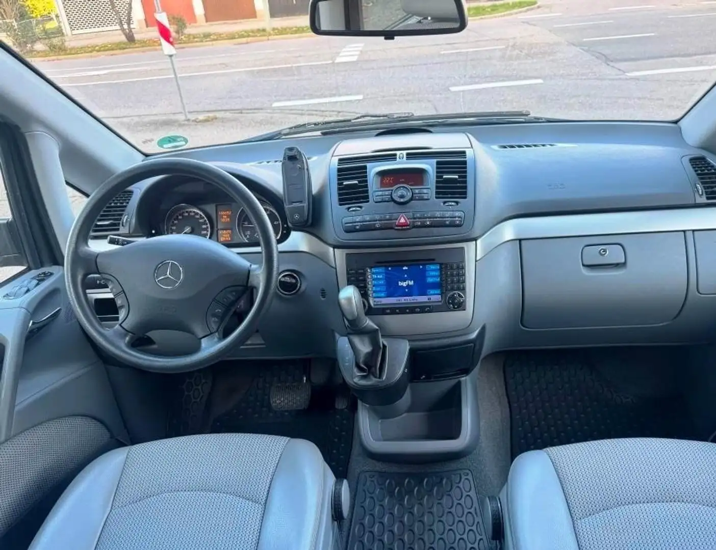 Mercedes-Benz Viano Viano 2.2 CDI 4MATIC Trend Gris - 2