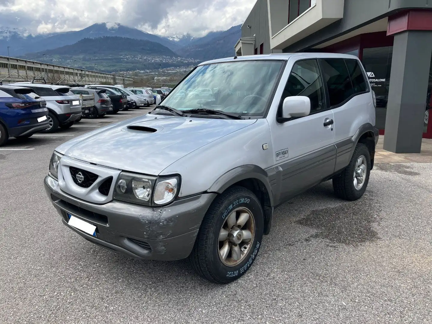 Nissan Terrano 3p 2.7 125 CV PER COMMERCIANTI Silber - 2