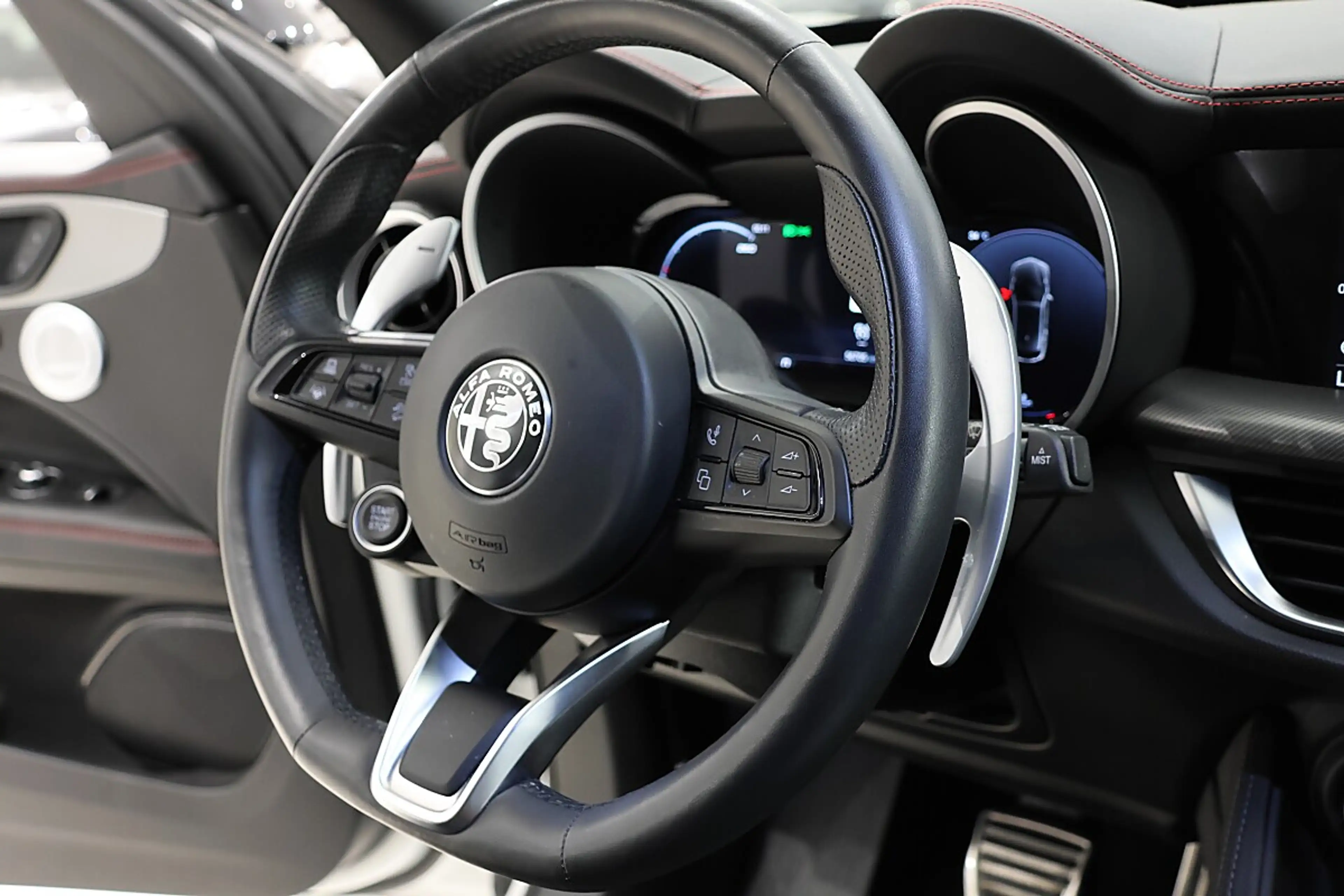 Alfa Romeo Stelvio B-Tech 2,2 ATX AWD — photo 14
