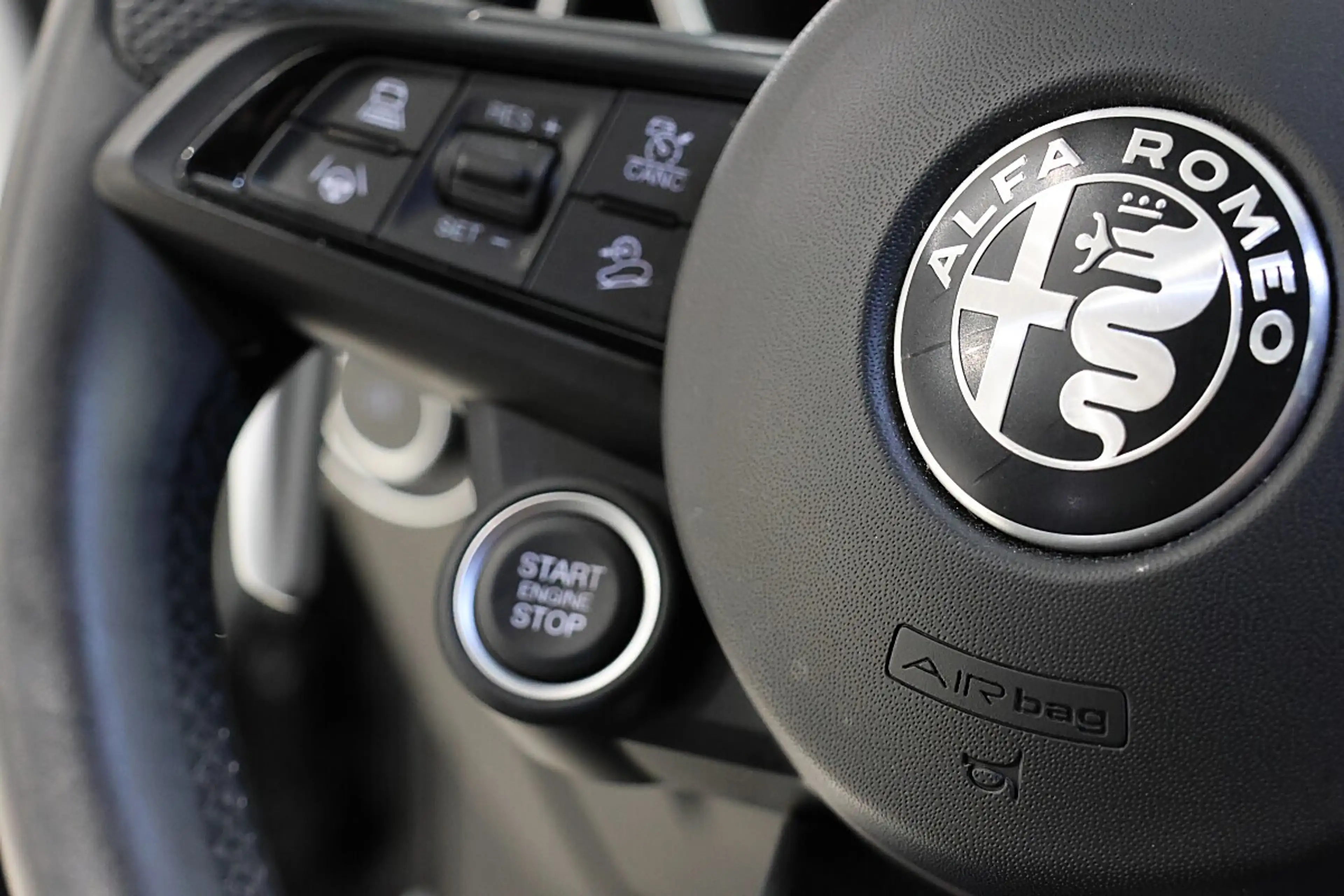 Alfa Romeo Stelvio B-Tech 2,2 ATX AWD — photo 15