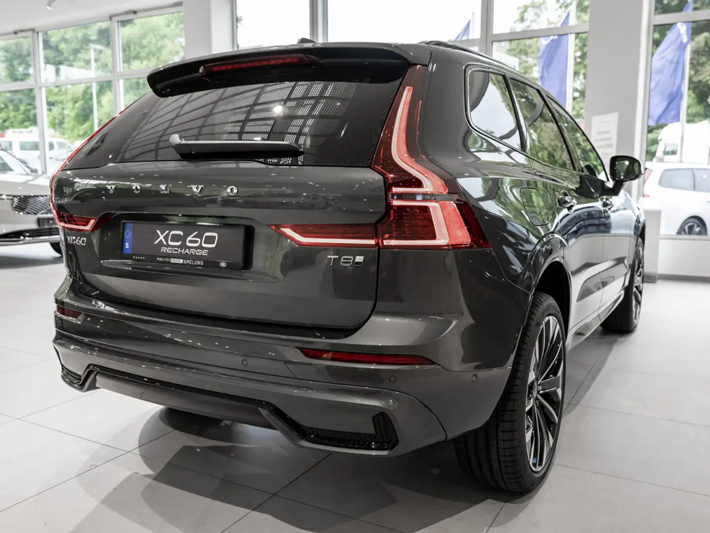 Volvo XC60 T8 AWD Ultra Dark Recharge LED PANO 360° Grau - 2