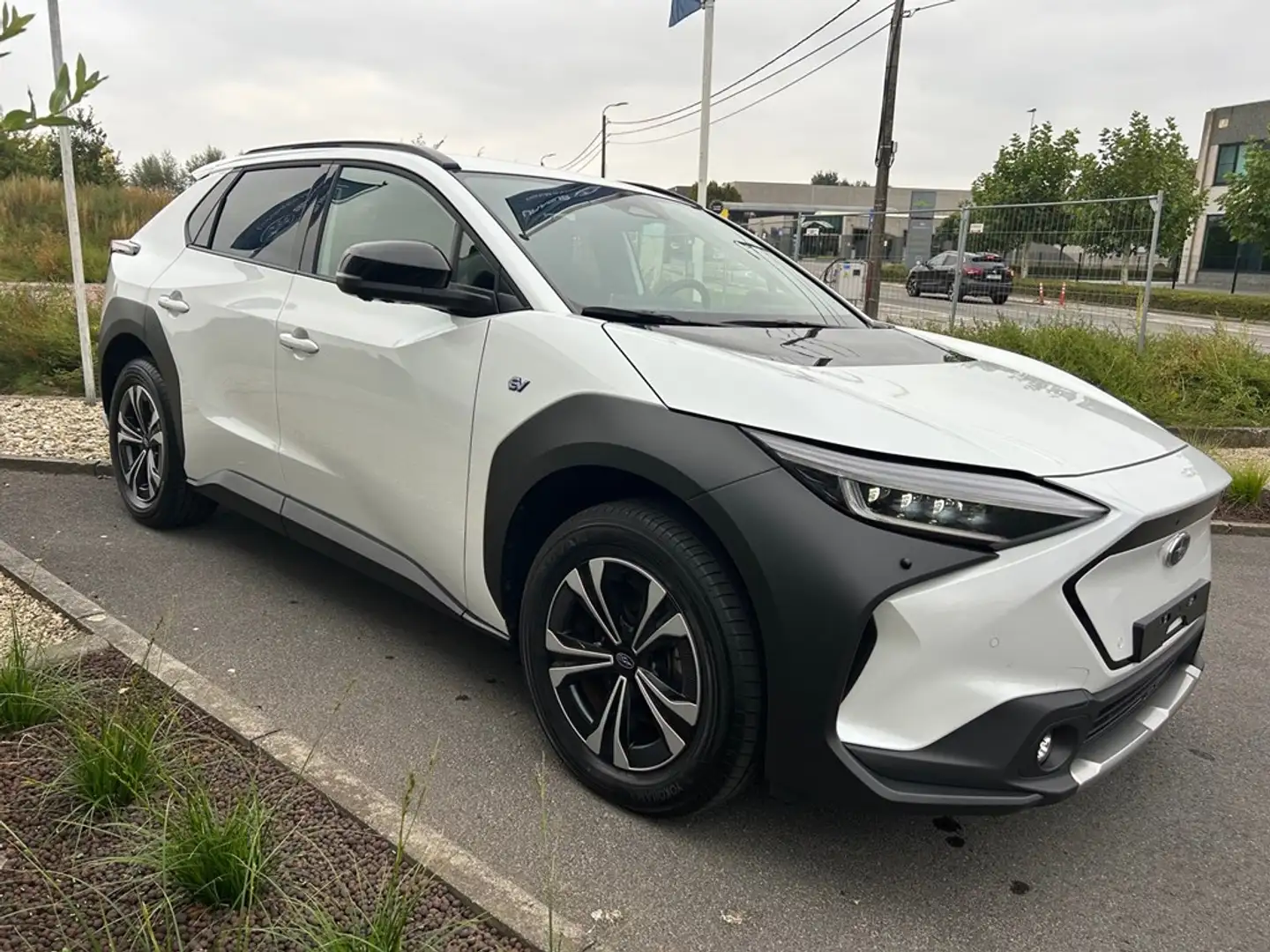 Subaru Solterra EV (Mid) | Platinum White Blanc - 2