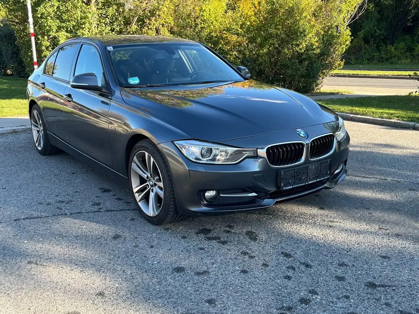 BMW 316 F30 316 i Sport 100 KW 136 PS Grau - 1