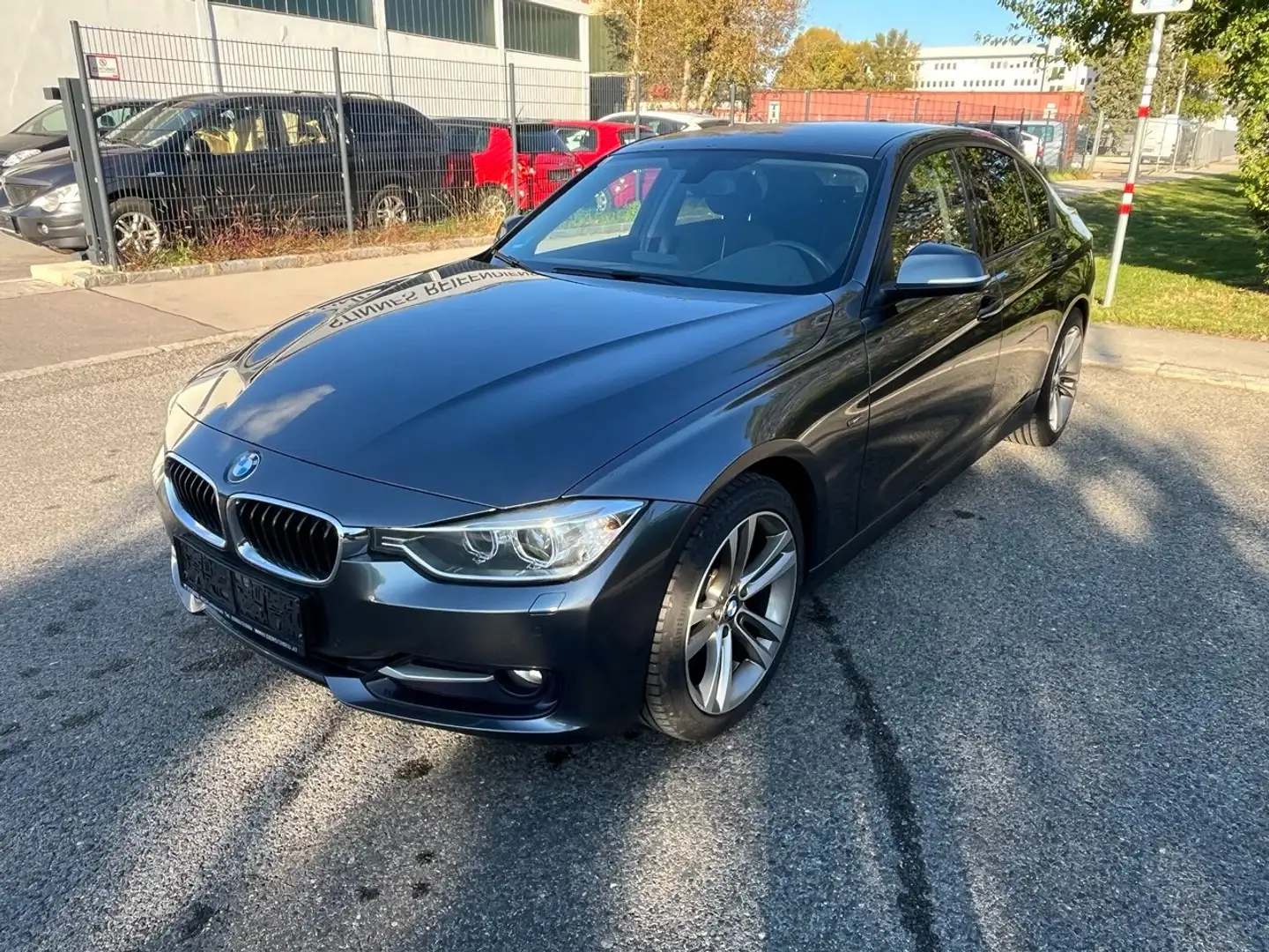 BMW 316 F30 316 i Sport 100 KW 136 PS Grau - 2