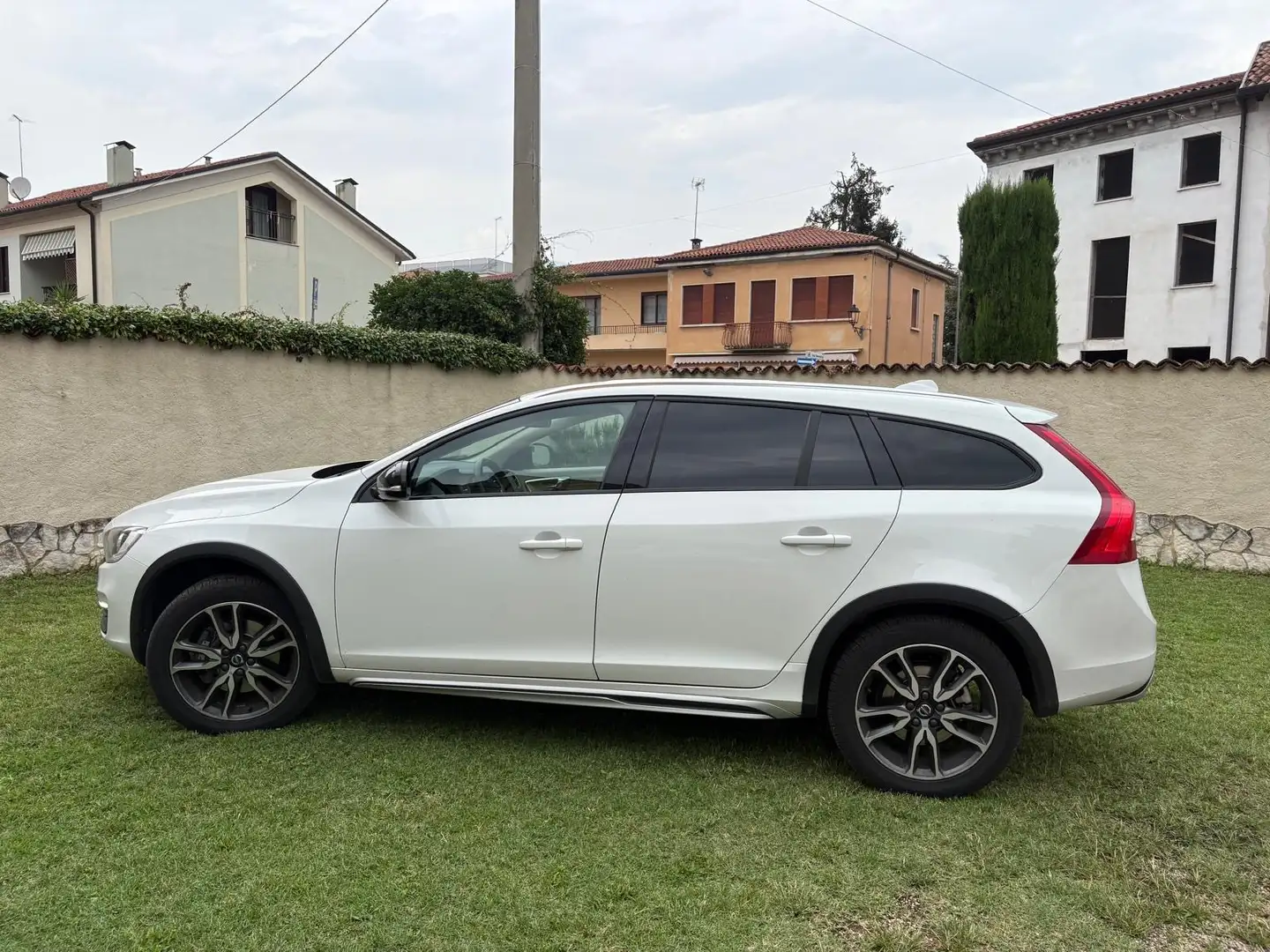 Volvo V60 Cross Country 2.0 d3 Summum - 2