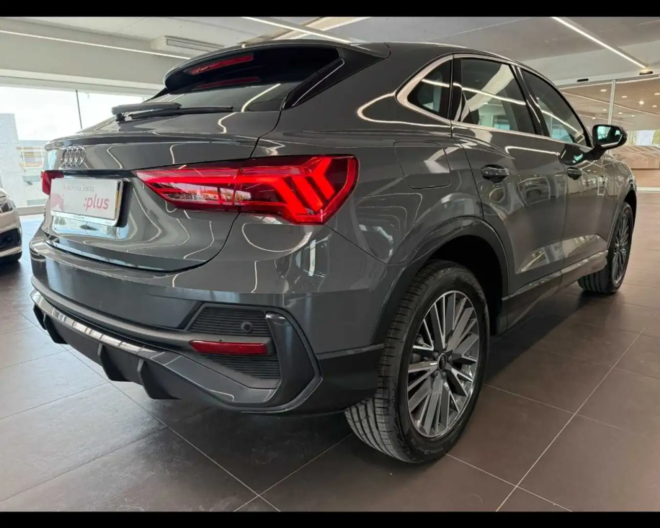 Audi Q3 Sportback 45 TFSI e Business Plus S tronic 245cv Grigio - 2