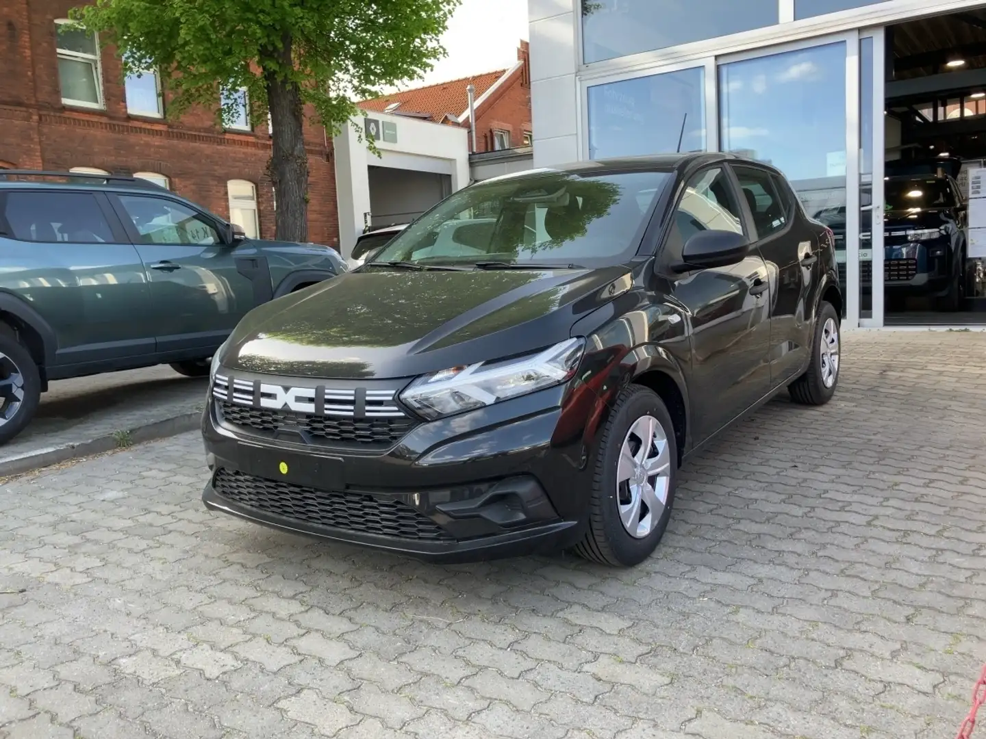 Dacia Sandero Essential SCe 65 Schwarz - 1