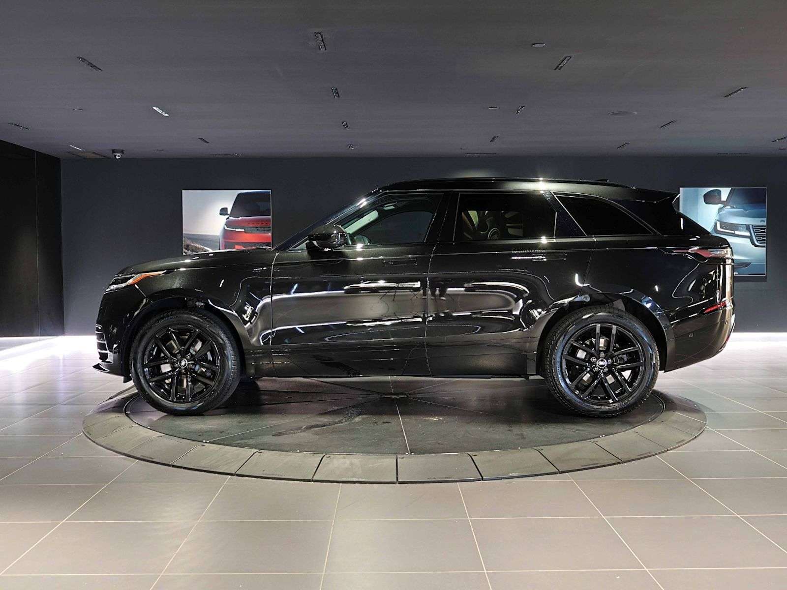 2026 Land Rover Range Rover Velar Dynamic SE | Sunroof | Navigation | Bluetooth | He — снимка 1