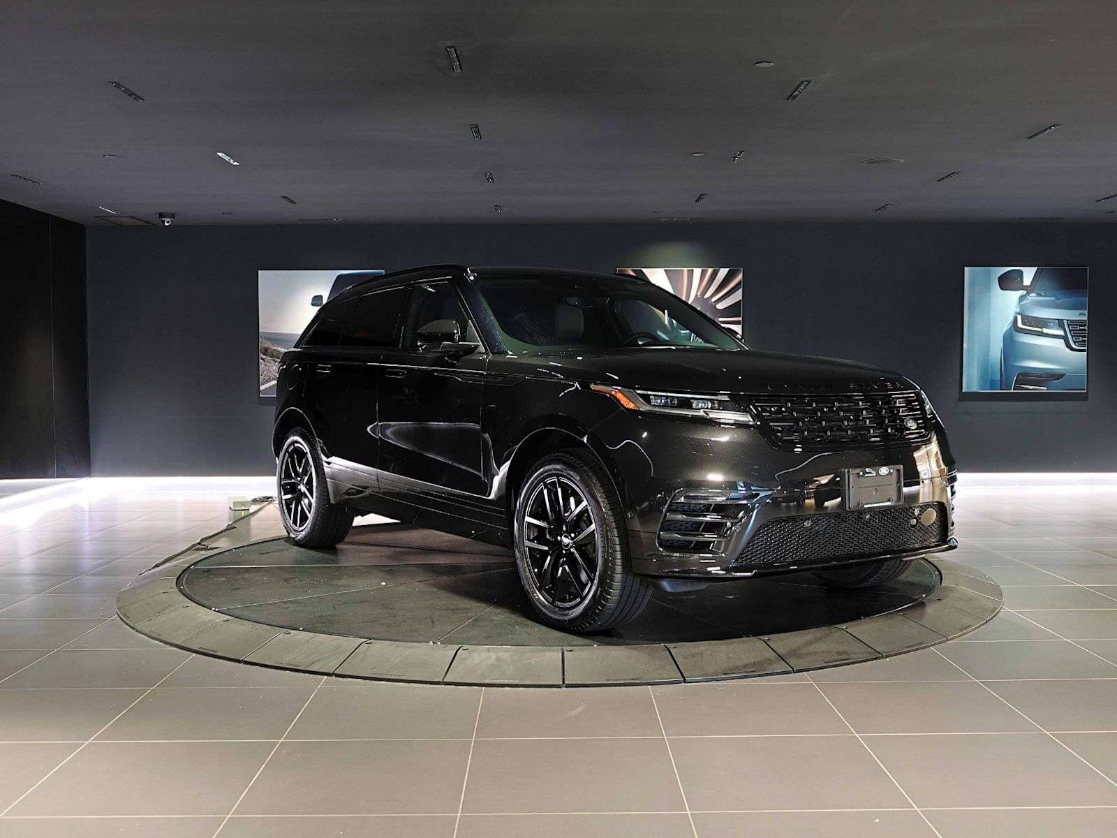 2026 Land Rover Range Rover Velar Dynamic SE | Sunroof | Navigation | Bluetooth | He — снимка 1