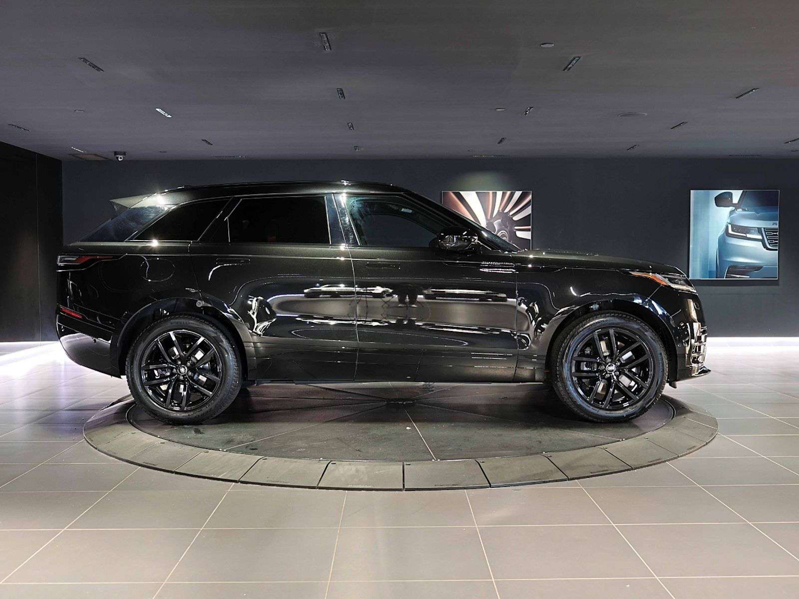 2026 Land Rover Range Rover Velar Dynamic SE | Sunroof | Navigation | Bluetooth | He — снимка 1
