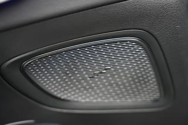 Mercedes-Benz 220 view 14