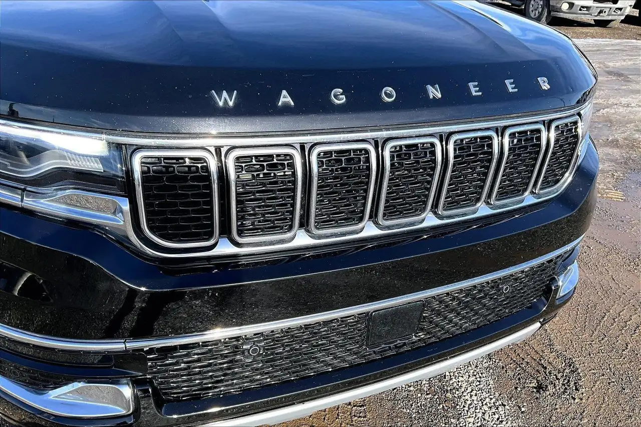 Jeep Wagoneer снимка Jeep Wagoneer