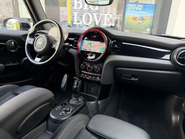 Mini Hatch view 13