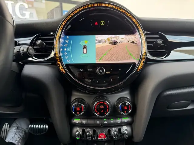 Mini Hatch view 9