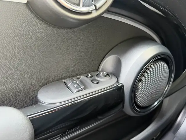 Mini Hatch view 15