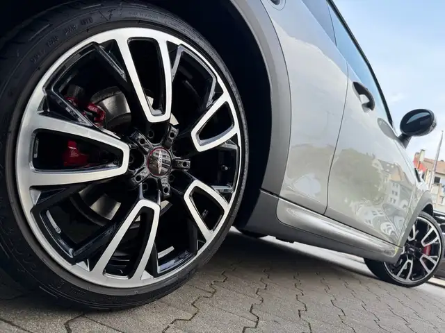 Mini Hatch view 4