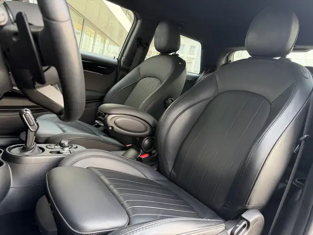 Mini Hatch view 11