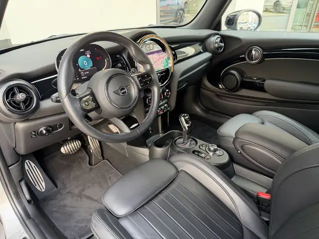 Mini Hatch view 10