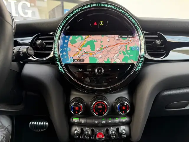 Mini Hatch view 8