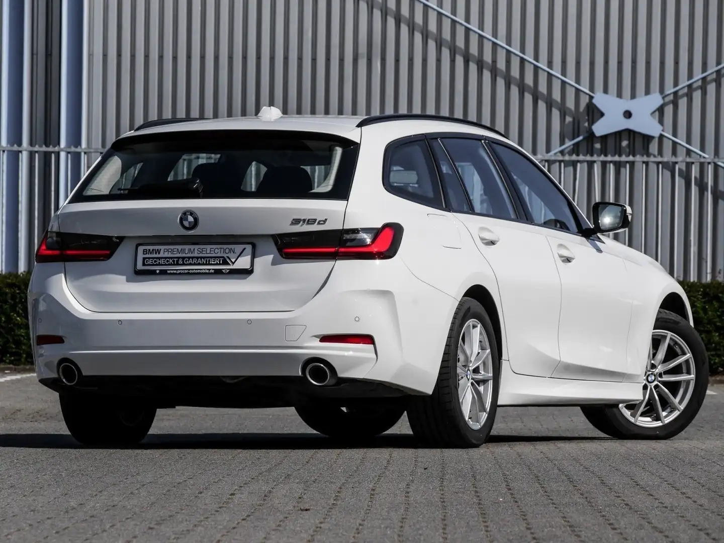 BMW 318 d AHK+SHZ+DA+AUT+PDC Weiß - 2