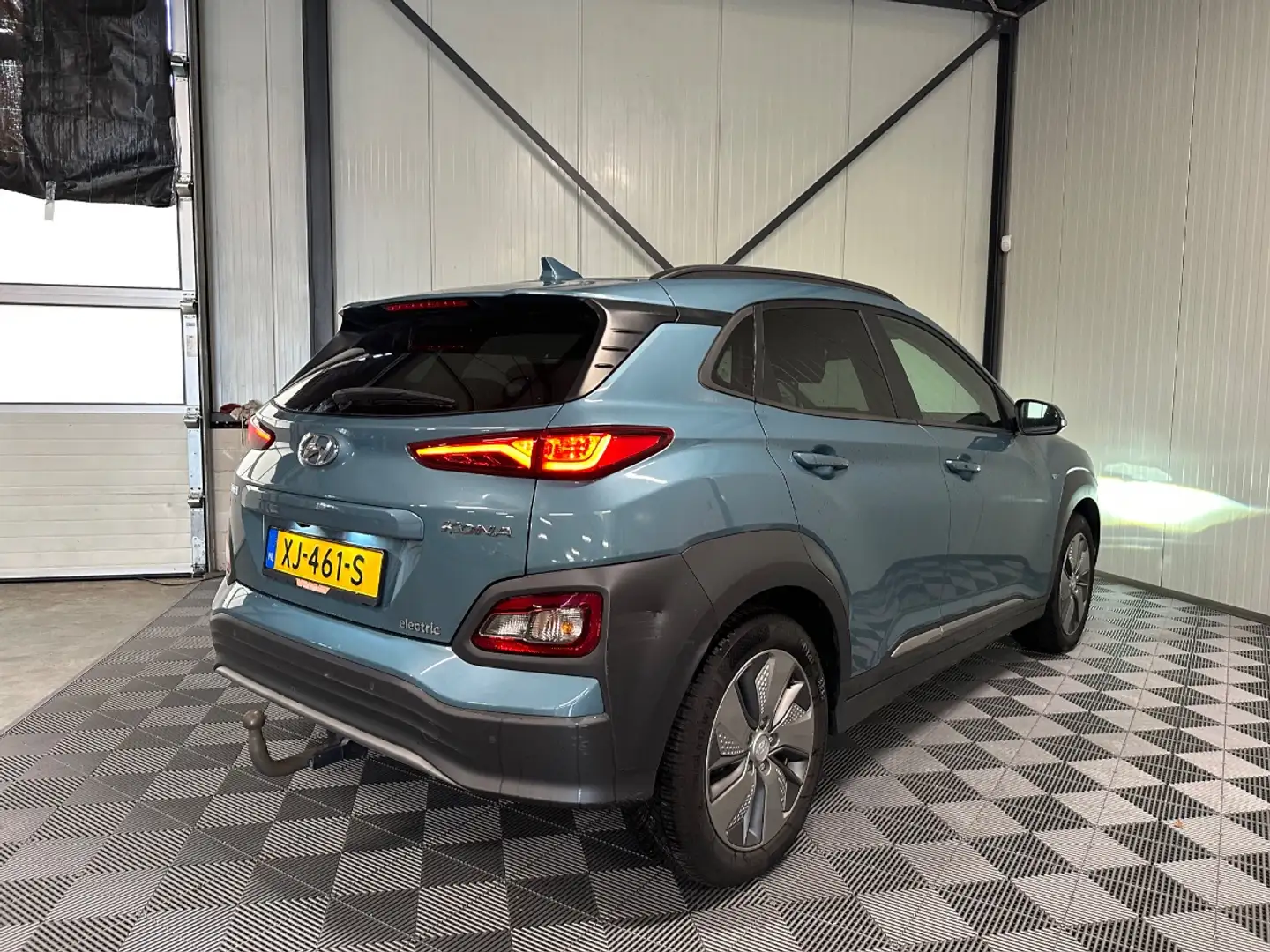 Hyundai KONA EV Premium 64kWh | SOH 100% | Leer | Navi | Trekha Blauw - 2