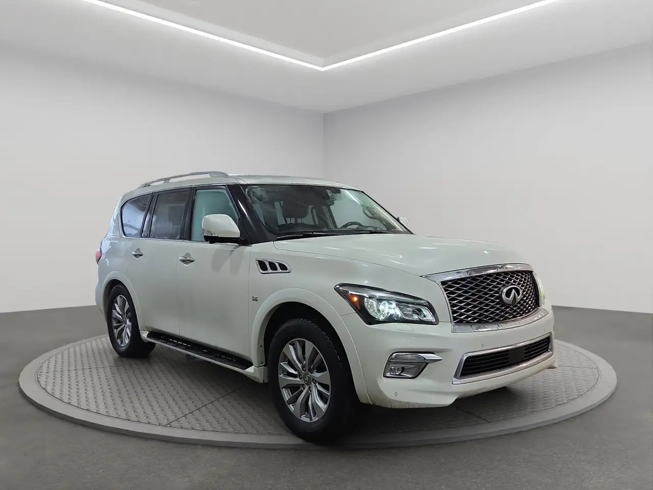Infiniti QX80 снимка Infiniti QX80