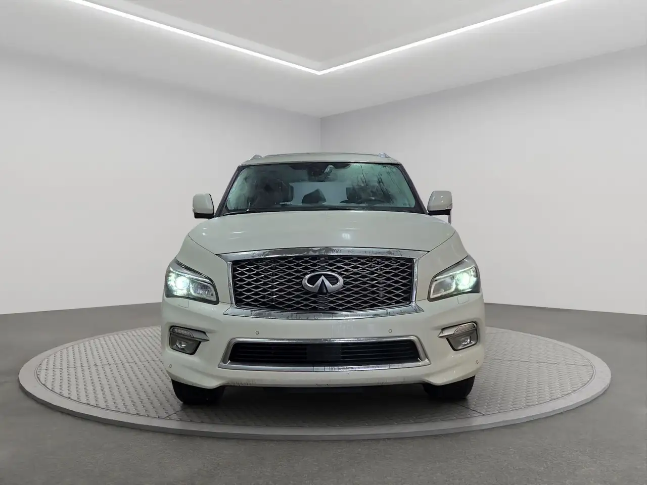 Infiniti QX80 снимка Infiniti QX80