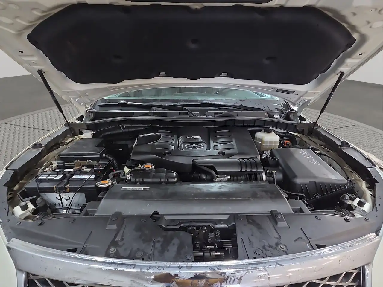 Infiniti QX80 снимка Infiniti QX80