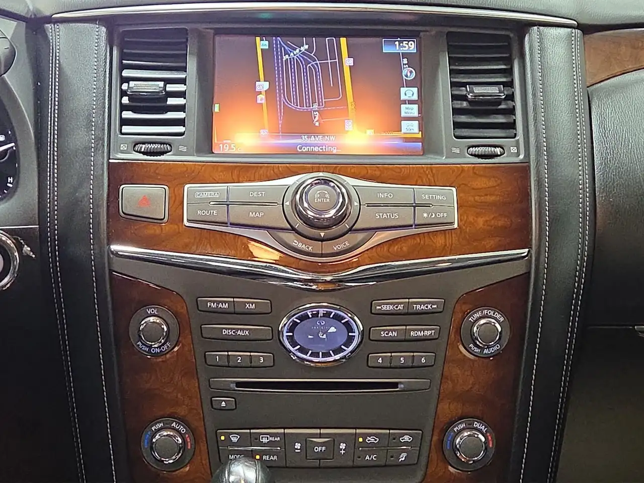 Infiniti QX80 снимка Infiniti QX80