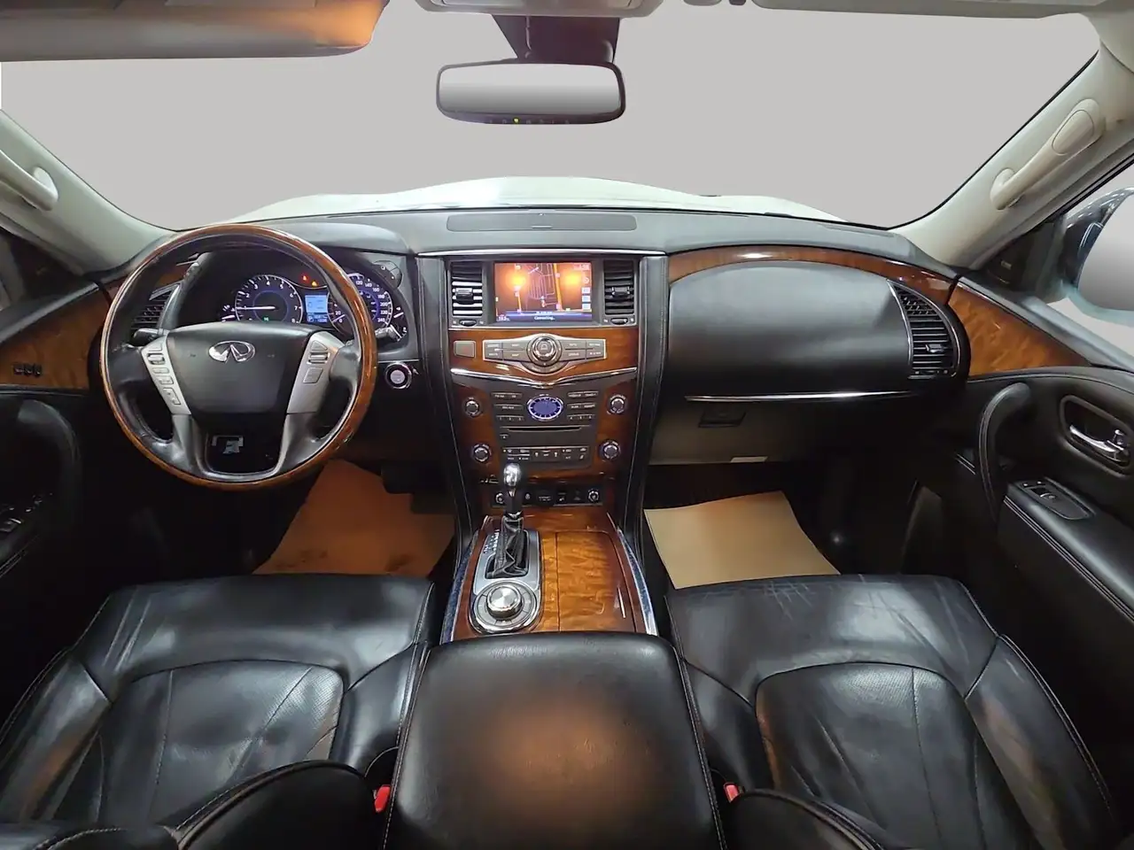 Infiniti QX80 снимка Infiniti QX80