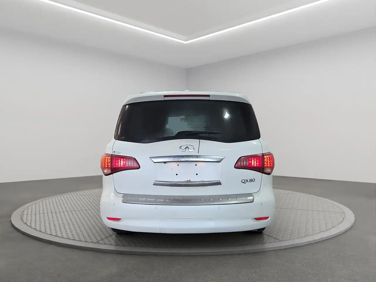 Infiniti QX80 снимка Infiniti QX80