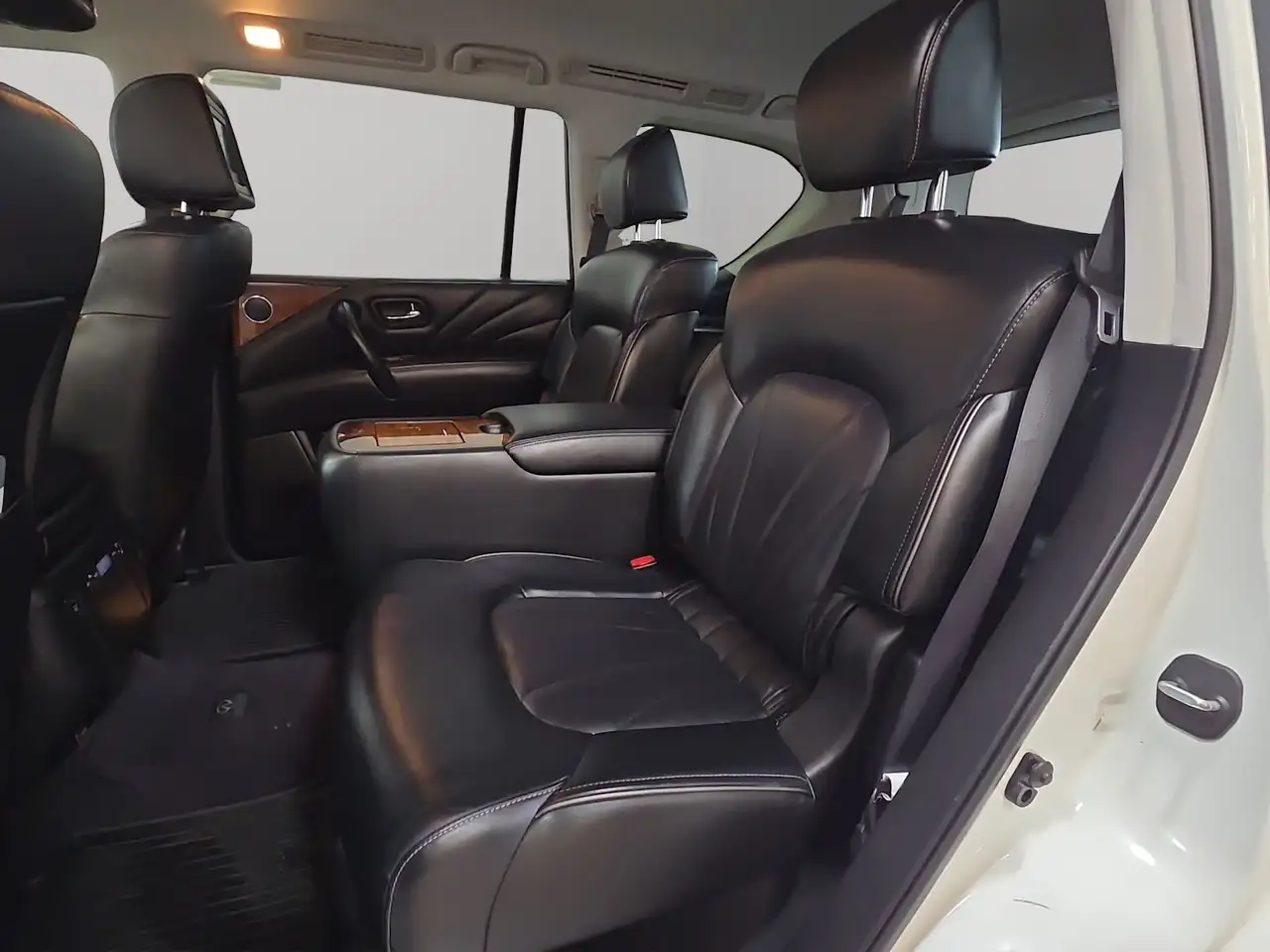 Infiniti QX80 снимка Infiniti QX80