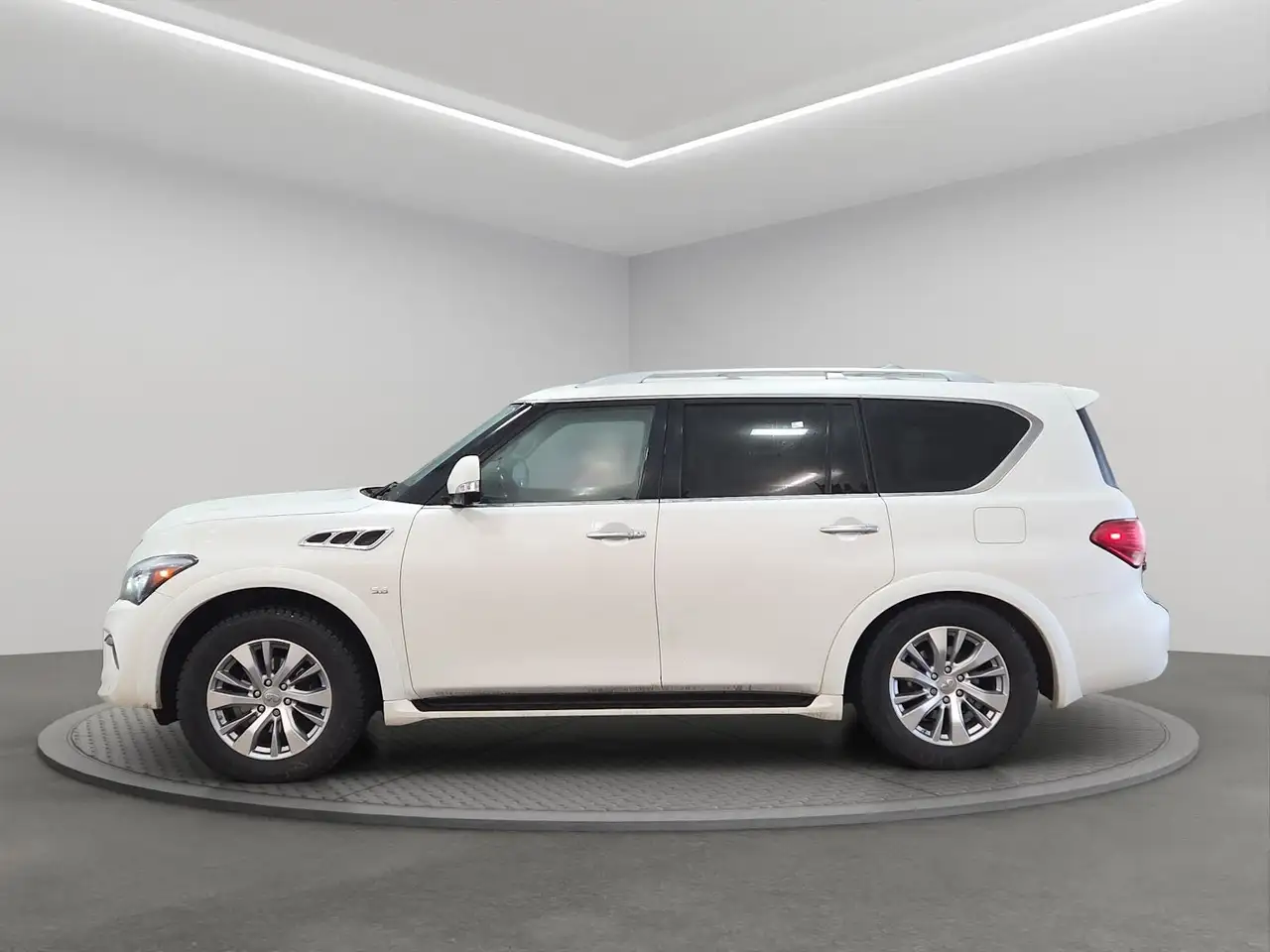 Infiniti QX80 снимка Infiniti QX80