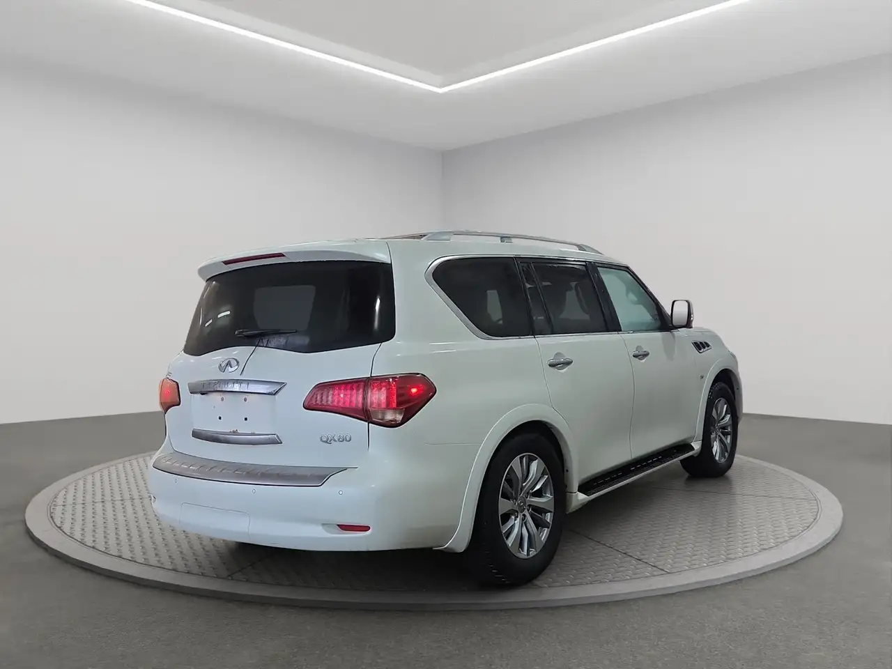 Infiniti QX80 снимка Infiniti QX80
