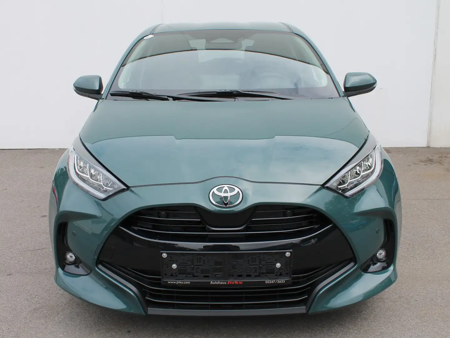 Toyota Yaris 1,5 VVT-i Hybrid Active Drive mit Safety Paket! Grün - 2