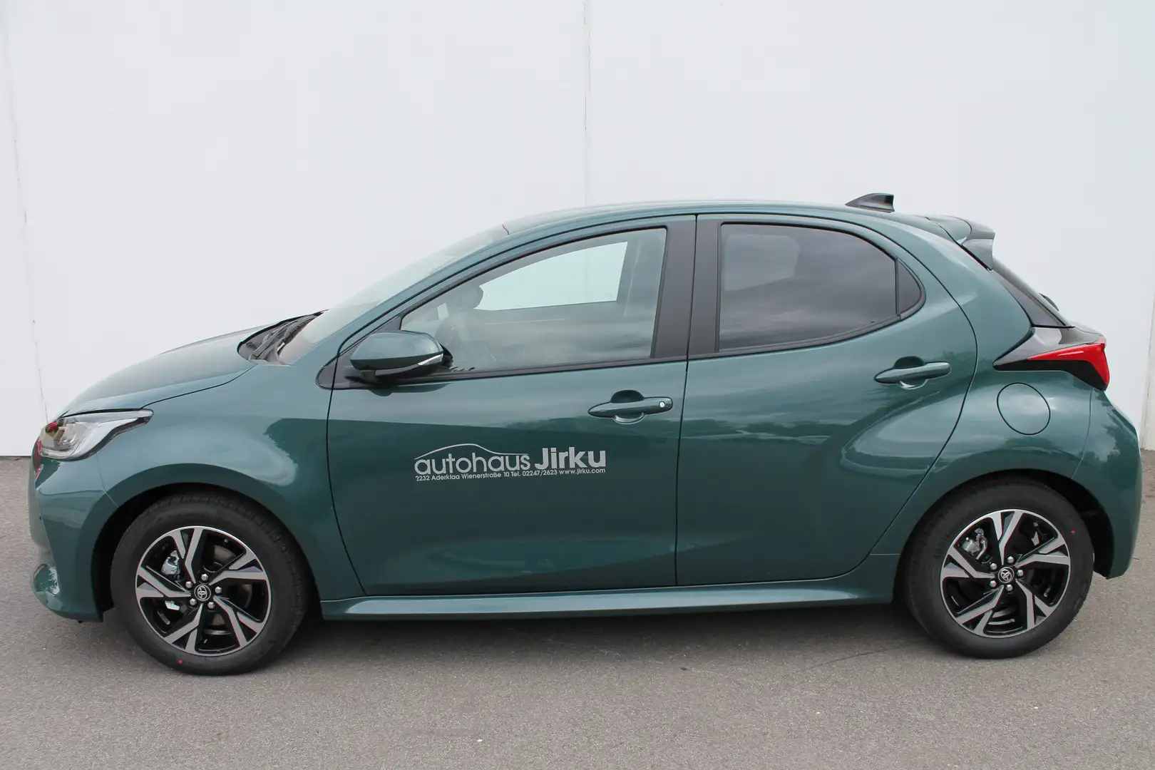 Toyota Yaris 1,5 VVT-i Hybrid Active Drive mit Safety Paket! Grün - 1