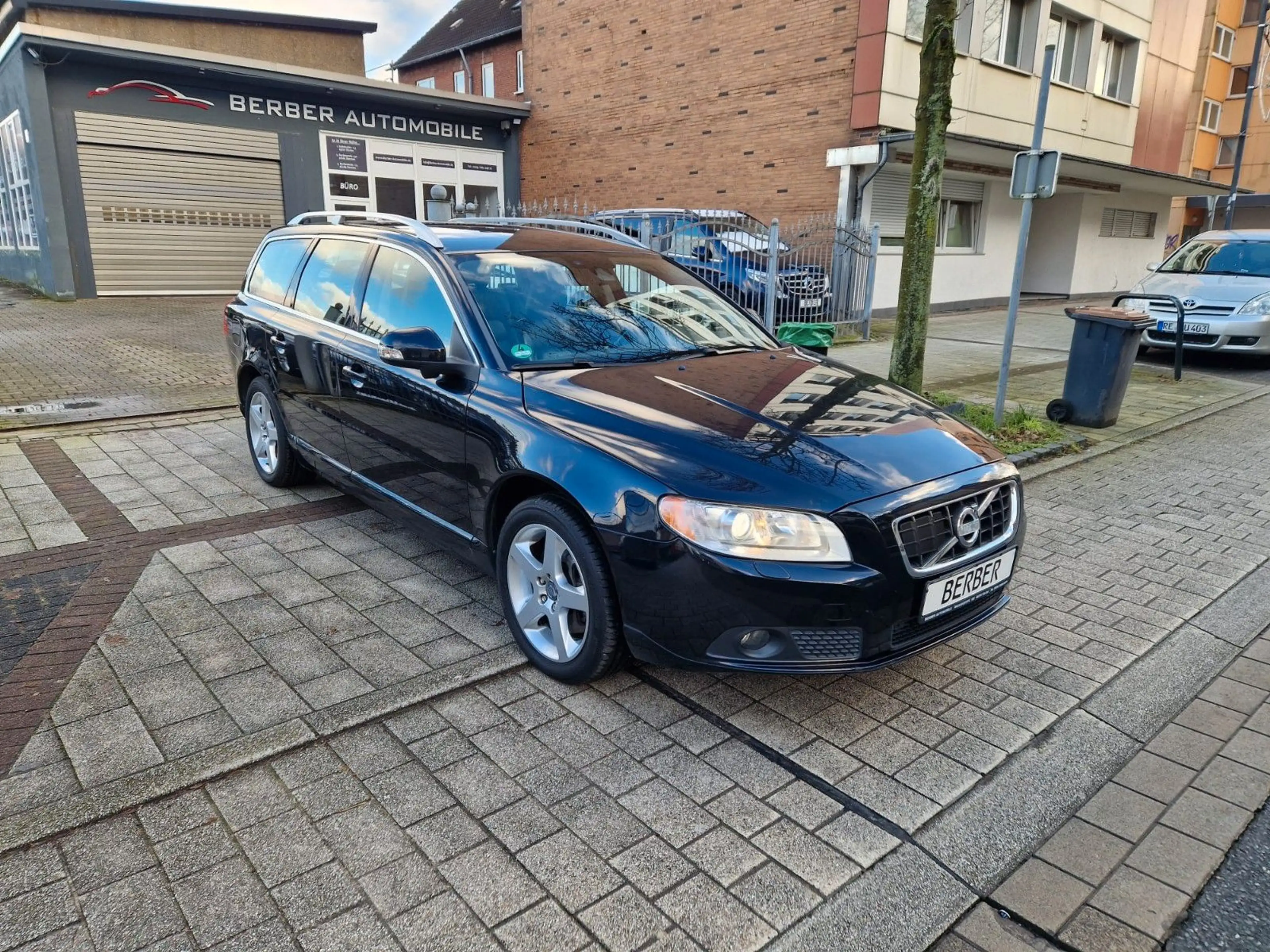 Volvo V70 Summum 2.4 AWD 4X4*XENON*LEDER*AHK*BLIS*ACC* — photo 3