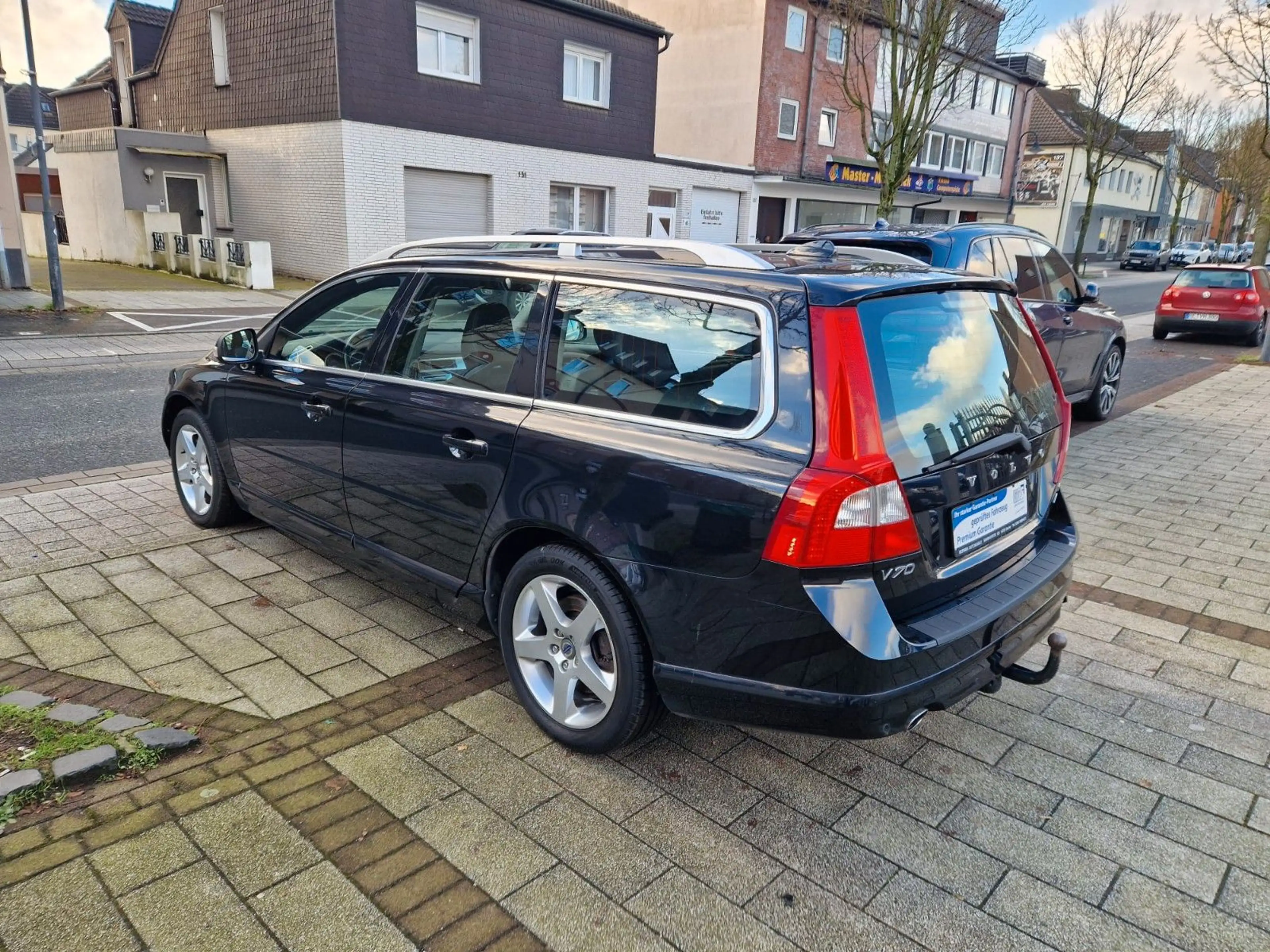 Volvo V70 Summum 2.4 AWD 4X4*XENON*LEDER*AHK*BLIS*ACC* — photo 7