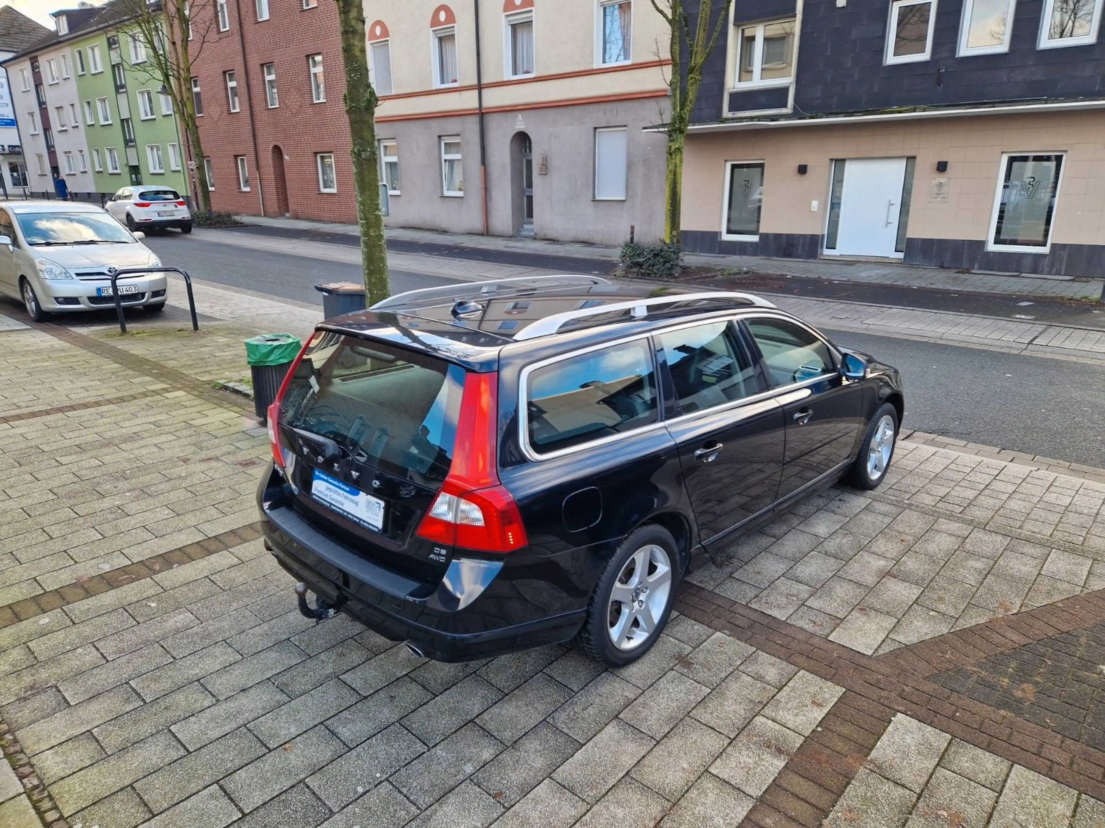 Volvo V70 Summum 2.4 AWD 4X4*XENON*LEDER*AHK*BLIS*ACC* — photo 10