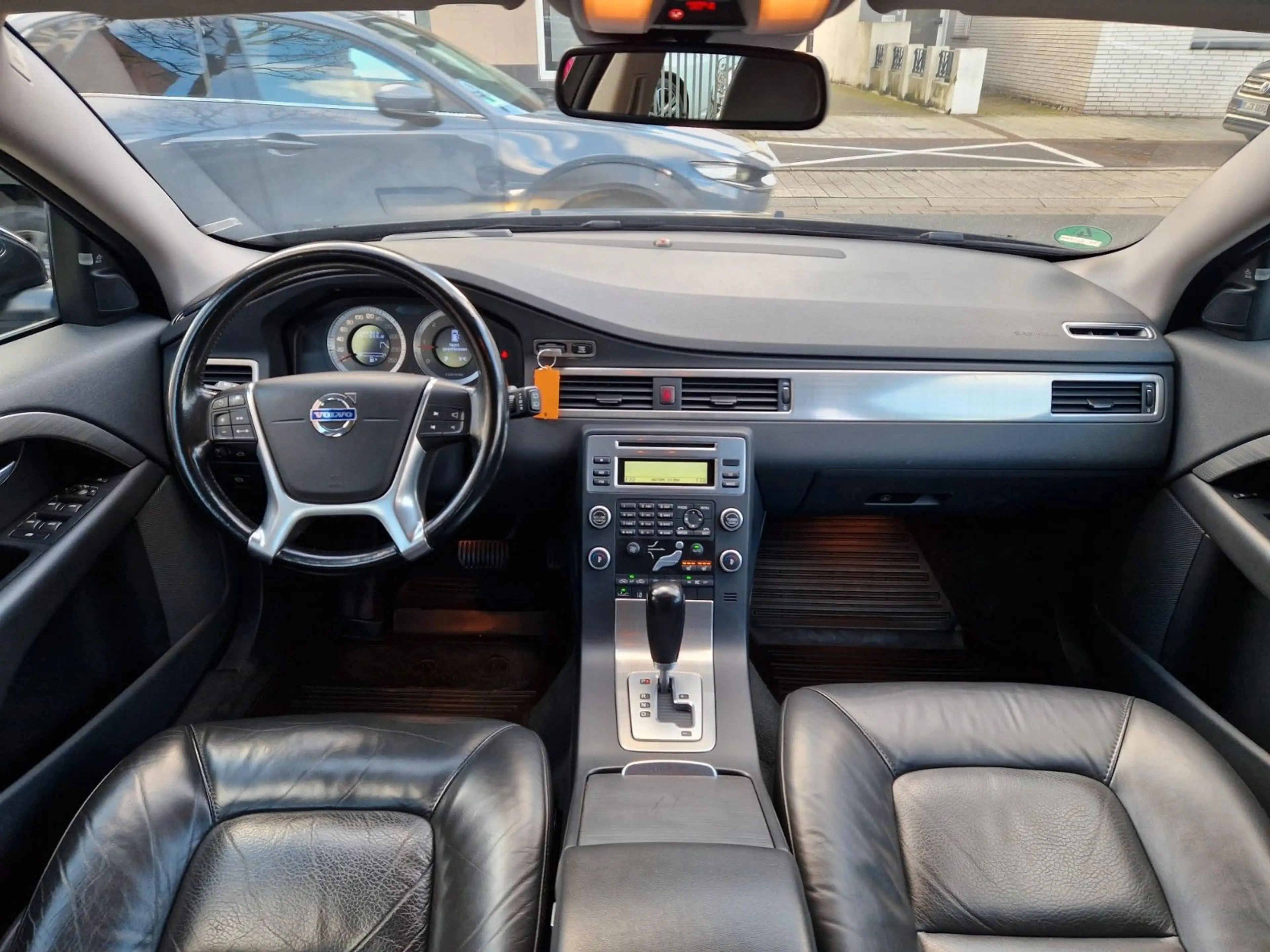 Volvo V70 Summum 2.4 AWD 4X4*XENON*LEDER*AHK*BLIS*ACC* — photo 15