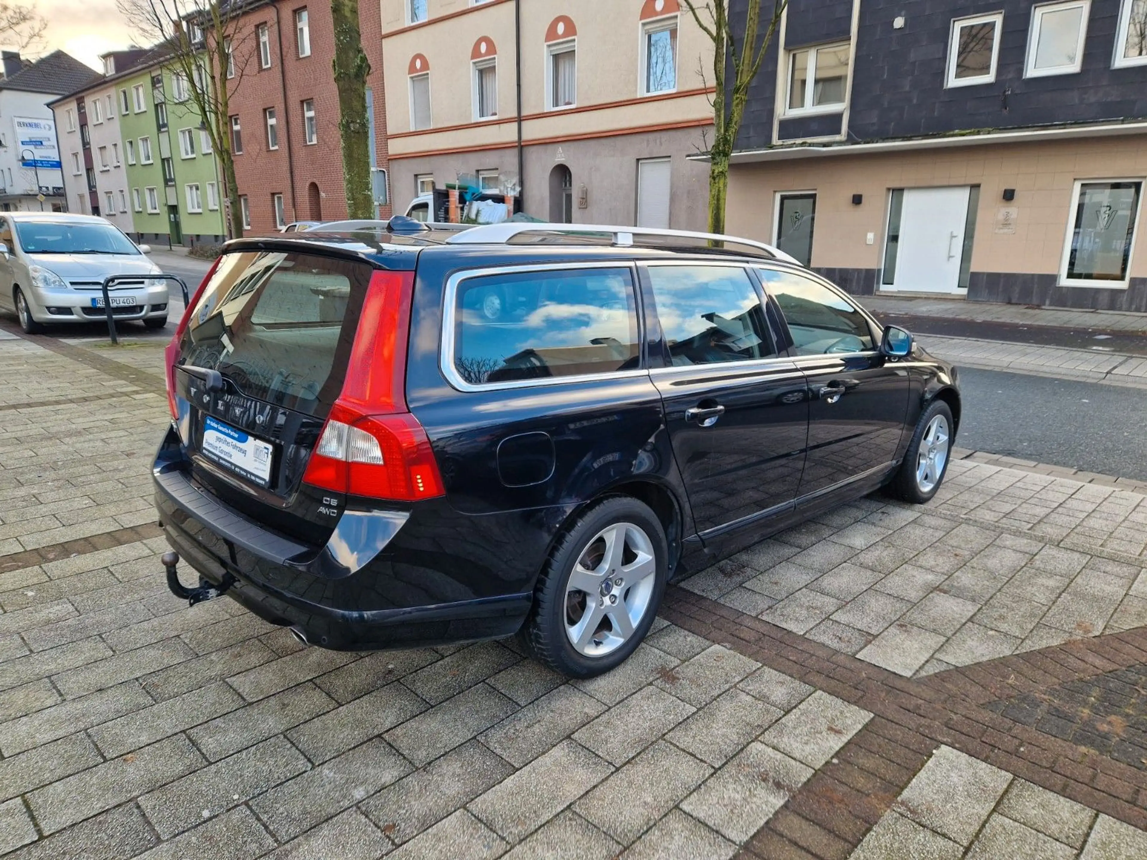 Volvo V70 Summum 2.4 AWD 4X4*XENON*LEDER*AHK*BLIS*ACC* — photo 5
